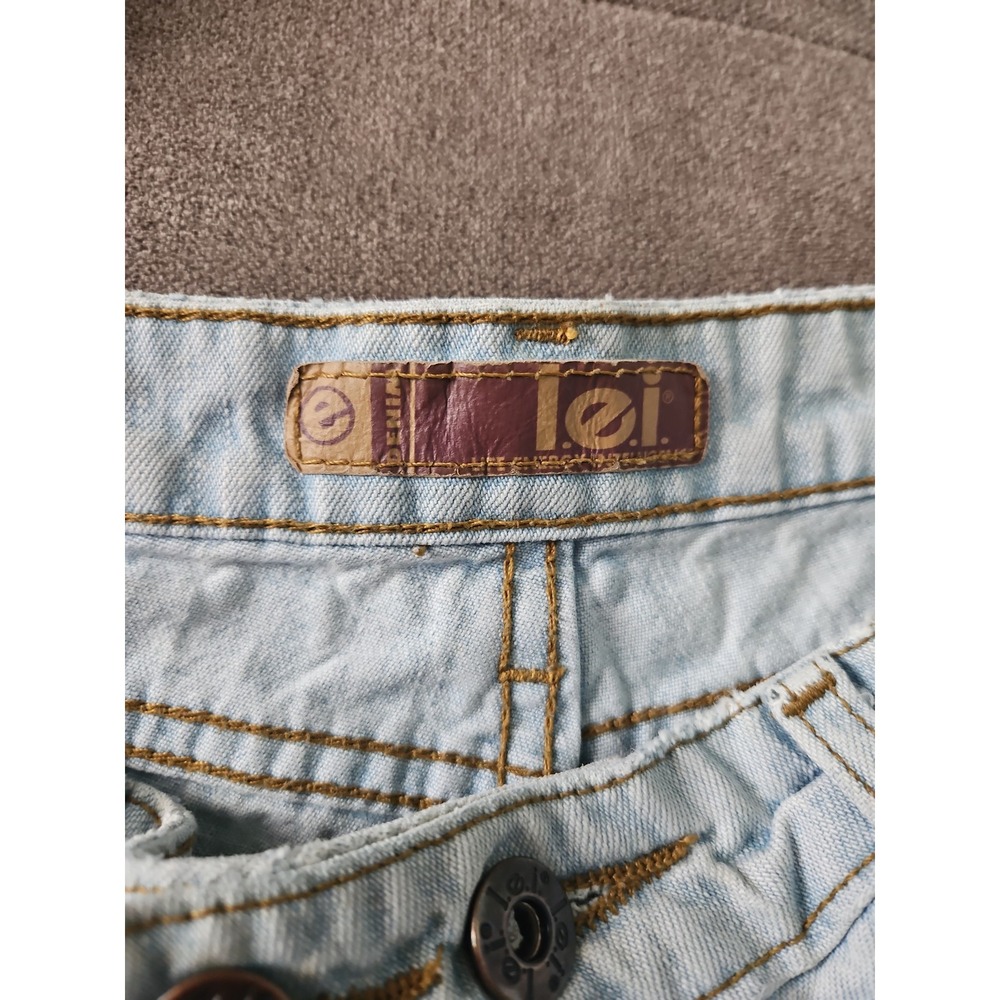 Vintage L.E.I. Low Rise Denim Shorts - Light Wash Y2K - Size 11 - Picture 5 of 12